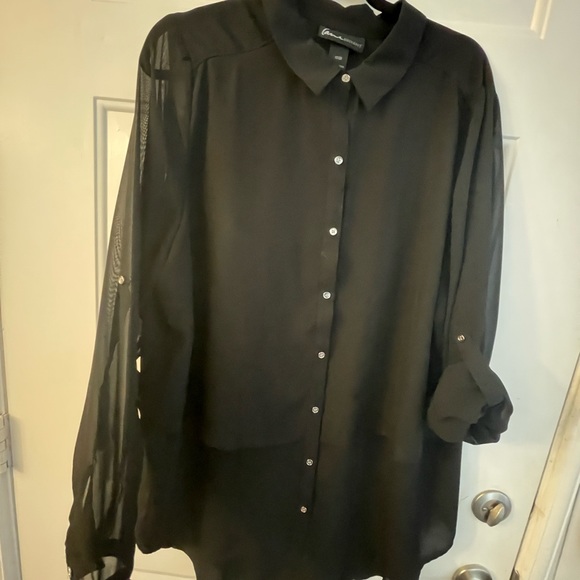 Button down Blouse long sleeve or 3/4 length. Dressy or casual - Picture 3 of 3